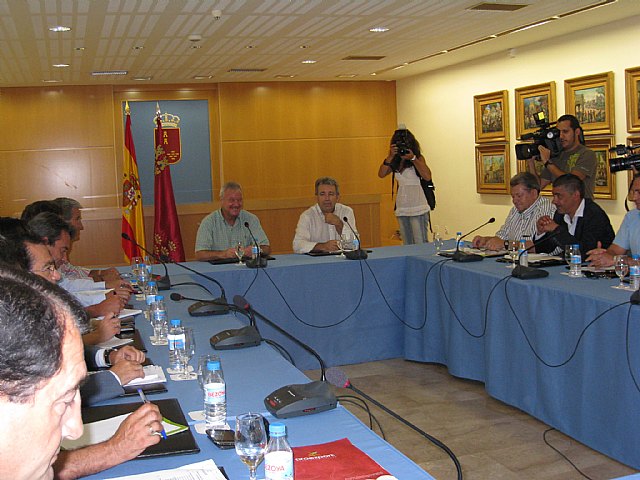 Valcárcel constituye la Mesa de la Agricultura como sector estratégico para salir de la crisis - 1, Foto 1