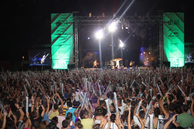 Ms de 18.000 personas asisten al concierto de Melendi en La Manga - 8