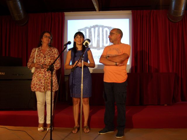 Fernando Mazón fotografíaa el tiempo en Olvido su primera exposición - 1, Foto 1