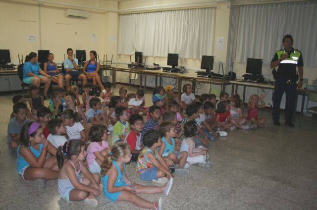 La Unidad de Policía Tutor imparte educación vial en las escuelas de verano de San Pedro del Pinatar - 2, Foto 2