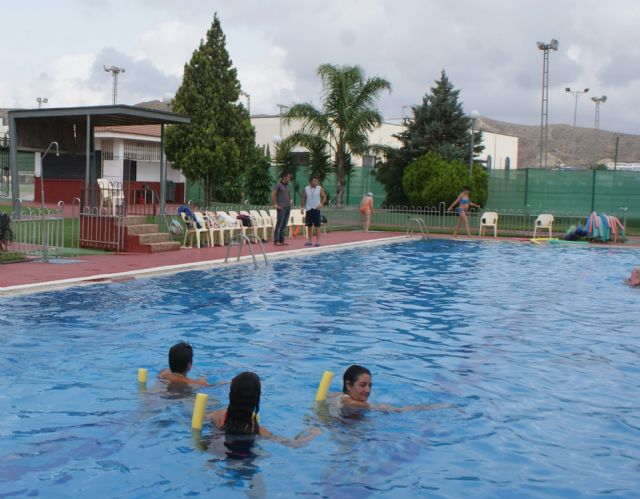 Puerto Lumbreras ha puesto en  marcha un programa de natación terapéutica y para embarazadas durante los meses estivales - 2, Foto 2