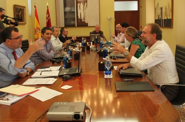 El Gobierno regional manifiesta su rechazo ante los incidentes acontecidos a los transportistas españoles en Francia - 1, Foto 1