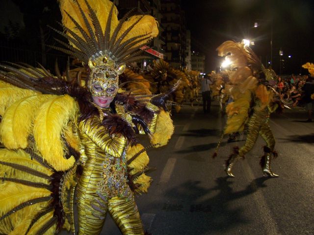 Más de un millar de carnavaleros desfilaron ayer en la 'IV Muestra del Carnaval de Águilas' - 2, Foto 2