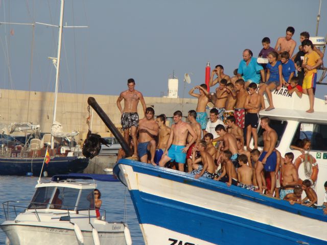 La embarcación 'La Terraza' se alza con el primer puesto en la Regata de Botes a Remo  - 1, Foto 1