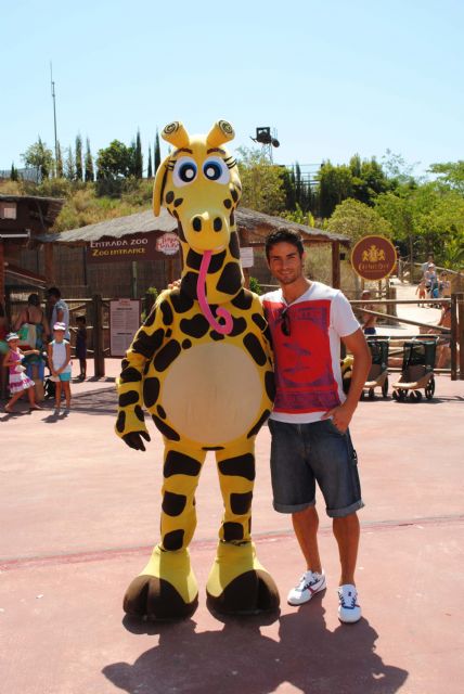 El entrenador del Real Murcia Club de Fútbol y el jugador Isaac Jové visitan Terra Natura Murcia - 1, Foto 1