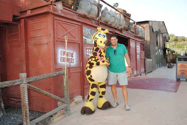 El entrenador del Real Murcia Club de Fútbol y el jugador Isaac Jové visitan Terra Natura Murcia - 2, Foto 2
