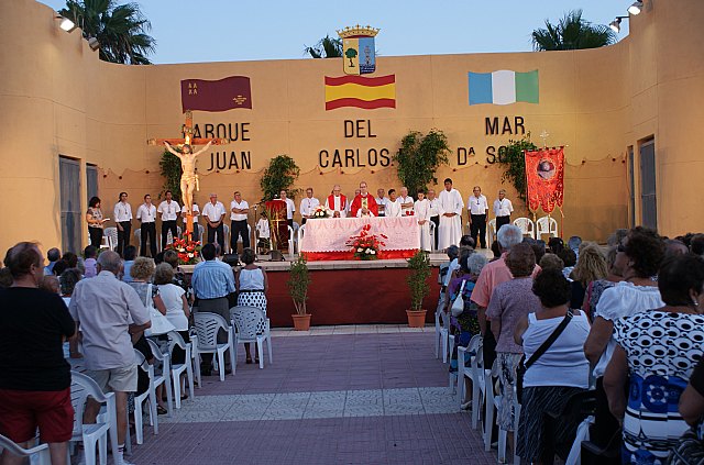 Más de un millar de fieles siguen la misa en honor al Cristo del Mar Menor en la explanada de Lo Pagán - 2, Foto 2