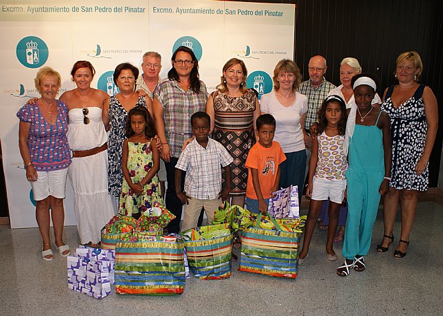 La alcaldesa recibe a un grupo de niños saharauis que pasan el verano con familias del municipio - 1, Foto 1