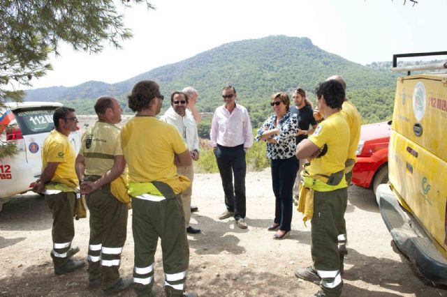 Las administraciones dan prácticamente por extinguido el incendio de Atamaría - 3, Foto 3