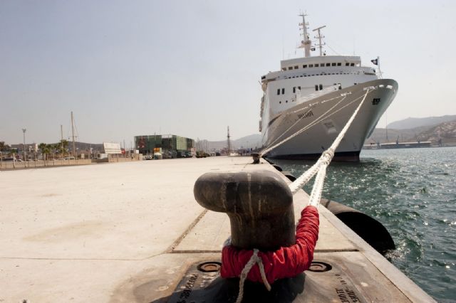 Cruceristas y aficionados de la Med Cup animan el puerto - 5, Foto 5