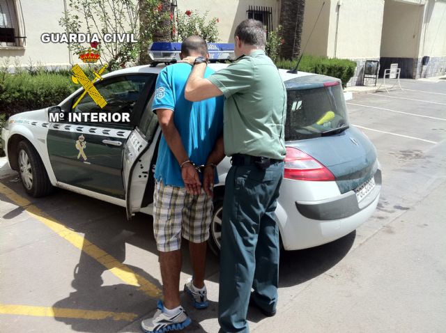 La Guardia Civil detiene a cinco personas que estaban robando en una empresa - 1, Foto 1