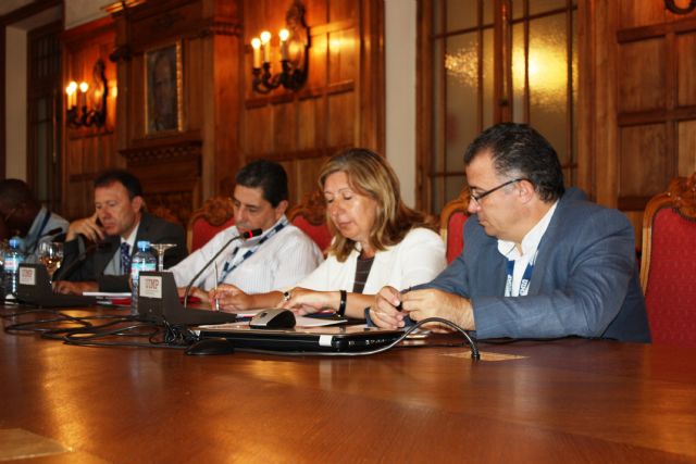 Palacios defiende la integración de los inmigrantes como un potencial activo que enriquece la sociedad de acogida - 1, Foto 1