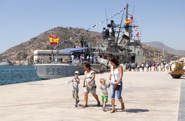 El patrullero Infanta Elena y el cazaminas Segura, abiertos durante la Audi MedCup - 2, Foto 2
