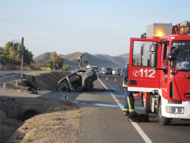 Cruz Roja de Águilas asiste un grave accidente de tráfico en la RM-11 que une la ciudad costera con Lorca - 1, Foto 1