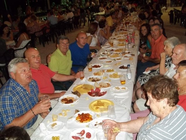 Los vecinos de Los Palacios se suben a las carrozas para dar marcha a sus Fiestas - 1, Foto 1
