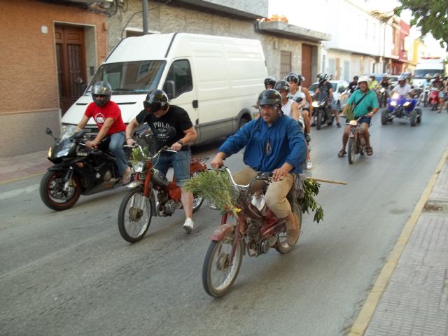 Los vecinos de Los Palacios se suben a las carrozas para dar marcha a sus Fiestas - 2, Foto 2