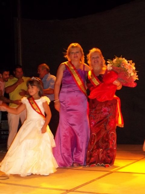 Los vecinos de Los Palacios se suben a las carrozas para dar marcha a sus Fiestas - 3, Foto 3