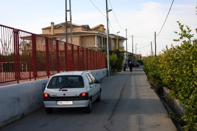 El PSOE denuncia que los alumnos del CP Santiago García Medel de Era Alta volverán a ir a clase este curso por un camino sin aceras - 1, Foto 1