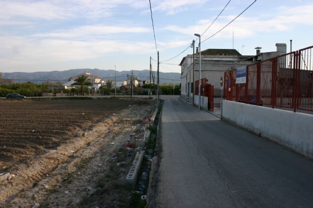 El PSOE denuncia que los alumnos del CP Santiago García Medel de Era Alta volverán a ir a clase este curso por un camino sin aceras - 2, Foto 2