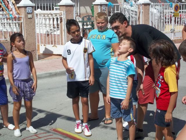 Carrozas, huesos de oliva, tapas y bicis en la última jornada de las fiestas del barrio de Los Rosales de Lorquí - 1, Foto 1