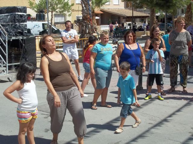 Carrozas, huesos de oliva, tapas y bicis en la última jornada de las fiestas del barrio de Los Rosales de Lorquí - 2, Foto 2