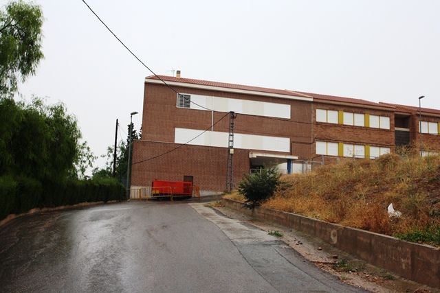 Denuncian que en vísperas del inicio de curso escolar, el C.E.I.P. San José de Totana, sigue con la luz cortada, Foto 1