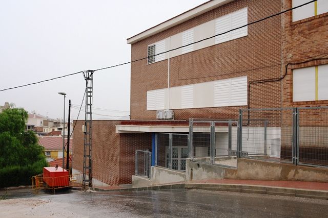 Denuncian que en vísperas del inicio de curso escolar, el C.E.I.P. San José de Totana, sigue con la luz cortada, Foto 2