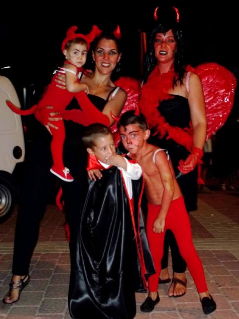 Las fiestas del barrio de Los Rosales de Lorquí se despiden entre disfraces - 3, Foto 3