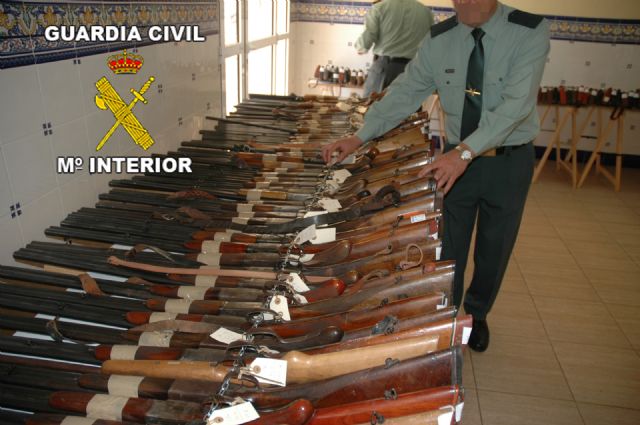 La Guardia Civil de Murcia celebra la exposición – subasta de armas correspondiente al año 2011 - 1, Foto 1