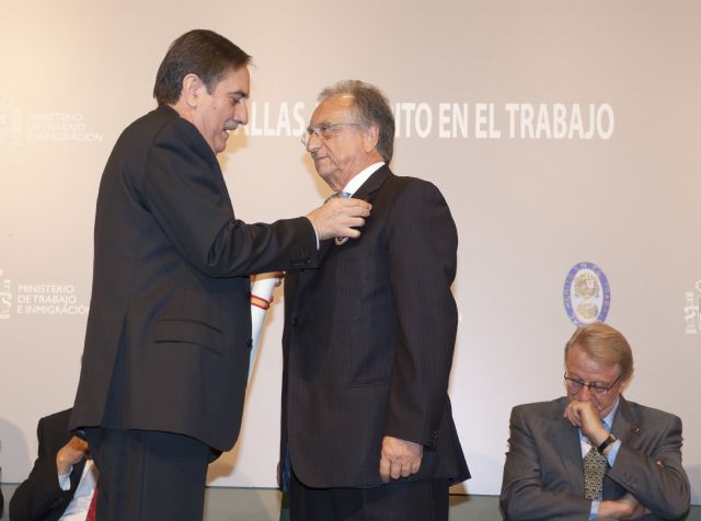D. Tomás Fuertes recibe la Medalla de Oro al Trabajo - 2, Foto 2