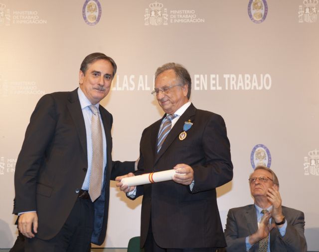 D. Tomás Fuertes recibe la Medalla de Oro al Trabajo - 3, Foto 3