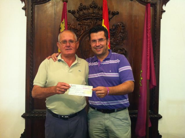 La Asociación de Vecinos de Ramonete entrega una donación de 400 euros para la Mesa Solidaria - 1, Foto 1