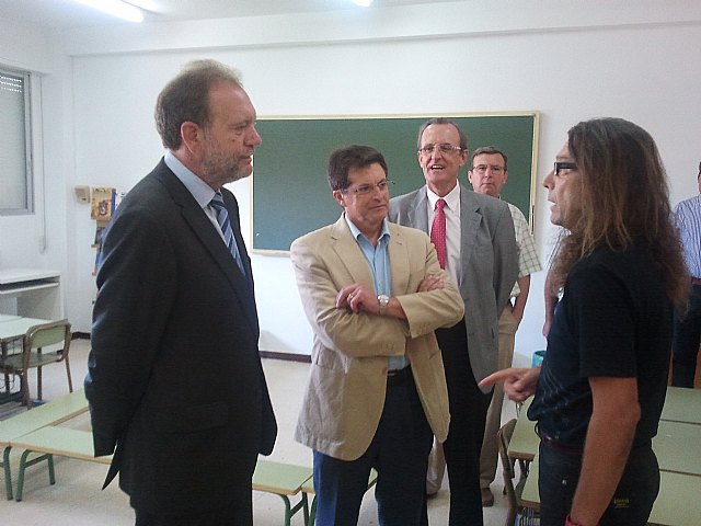 Sotoca subraya el esfuerzo y compromiso del Gobierno regional para que los alumnos lorquinos comiencen el curso con normalidad - 1, Foto 1