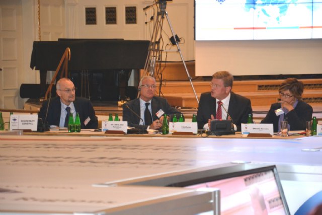 Valcárcel acerca las relaciones comerciales e institucionales con países de Europa Oriental - 1, Foto 1