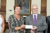 Carthagineses y Romanos recibe el cheque de 128.700 euros del Ayuntamiento