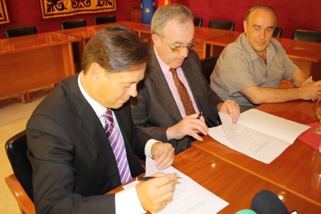Convenio de colaboración de la fundación Caja Murcia y el Ayuntamiento de Bullas - 1, Foto 1
