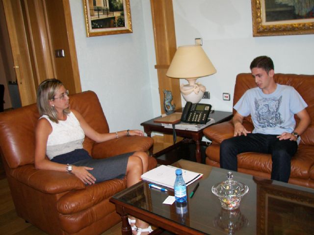 La Alcaldesa homenajea al joven golfista archenero Piñero, tras proclamarse campeón del torneo Conde de Barcelona 2011 - 1, Foto 1