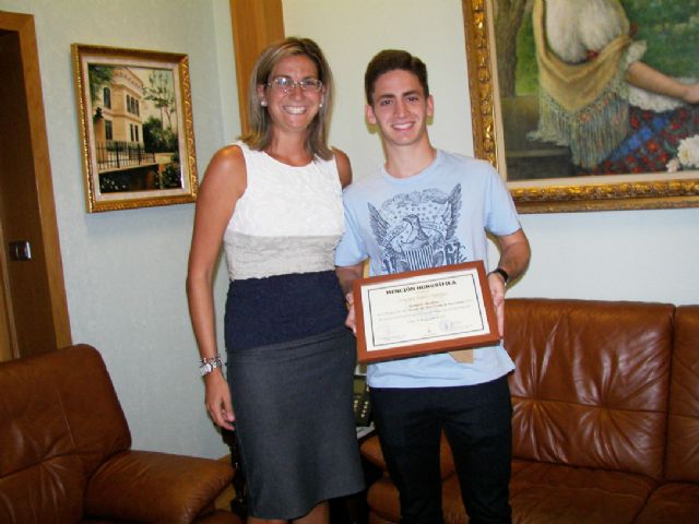 La Alcaldesa homenajea al joven golfista archenero Piñero, tras proclamarse campeón del torneo Conde de Barcelona 2011 - 2, Foto 2