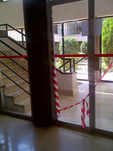 El PSOE de Lorca denuncia el lamentable estado de algunos accesos y servicios del hospital Rafael Méndez cuatro meses después de los seísmos - 2, Foto 2