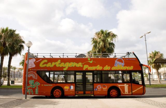 El bus turístico de Puerto de Culturas llegará hasta el campamento festero - 1, Foto 1