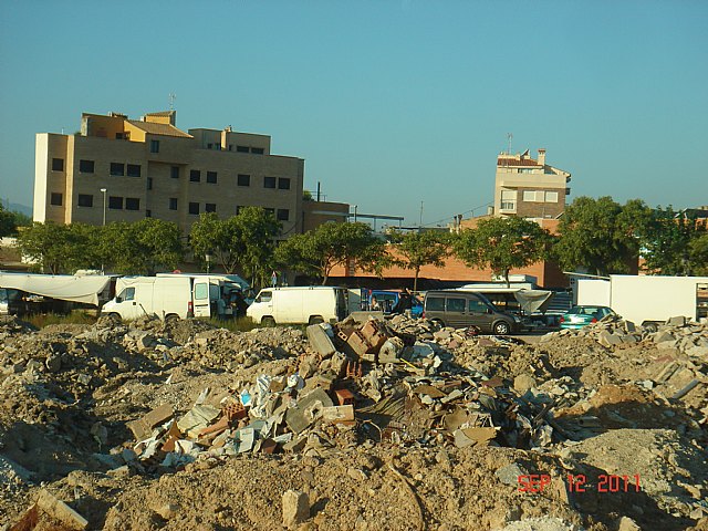 El PSOE denuncia la acumulación de residuos peligrosos en un solar municipal junto al mercado de Guadalupe - 2, Foto 2