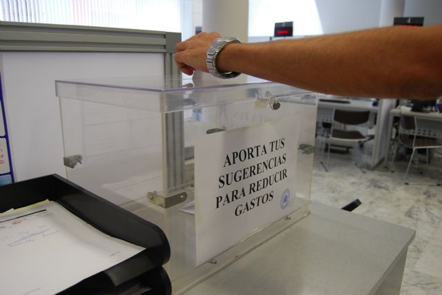 La alcaldesa de Totana ha pedido la implicación de los trabajadores del ayuntamiento para recoger ideas, Foto 1