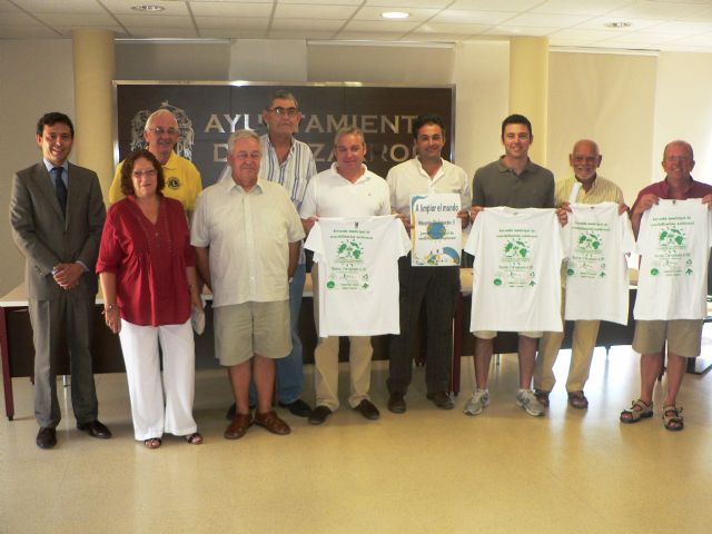 El ayuntamiento organiza una Jornada Municipal de Sensibilizacin Medio Ambiental para limpiar varios espacios verdes, Foto 1