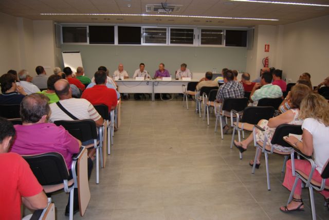 Una sesenta personas acuden a la primera reunin de empresarios de la Construccin, Foto 1