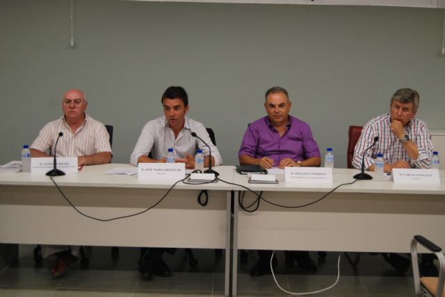 Una sesenta personas acuden a la primera reunin de empresarios de la Construccin, Foto 3