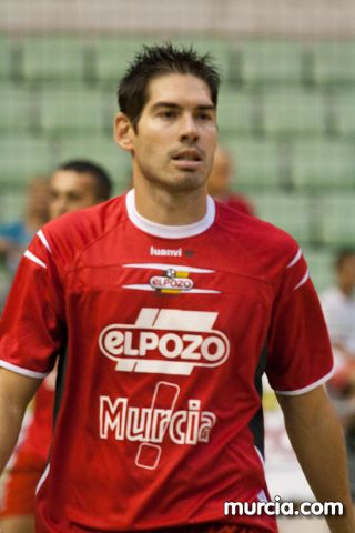 Jos Diego Jara realiza el saque de honor del partido ElPozo Murcia FS- Caja Segovia tras proclamarse Campen del Mundo de Ciclismo Adaptado - 1