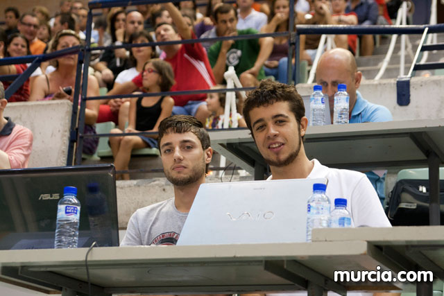 Jos Diego Jara realiza el saque de honor del partido ElPozo Murcia FS- Caja Segovia tras proclamarse Campen del Mundo de Ciclismo Adaptado - 6