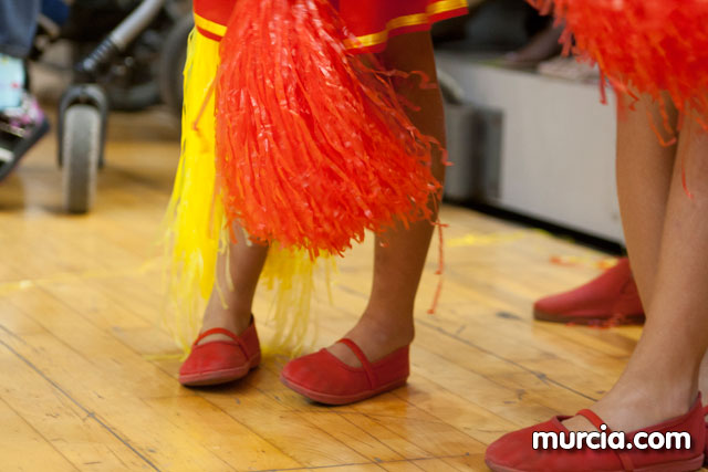 Jos Diego Jara realiza el saque de honor del partido ElPozo Murcia FS- Caja Segovia tras proclamarse Campen del Mundo de Ciclismo Adaptado - 7