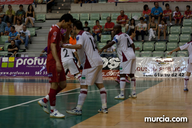 Jos Diego Jara realiza el saque de honor del partido ElPozo Murcia FS- Caja Segovia tras proclamarse Campen del Mundo de Ciclismo Adaptado - 19