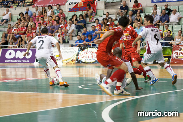 Jos Diego Jara realiza el saque de honor del partido ElPozo Murcia FS- Caja Segovia tras proclamarse Campen del Mundo de Ciclismo Adaptado - 36